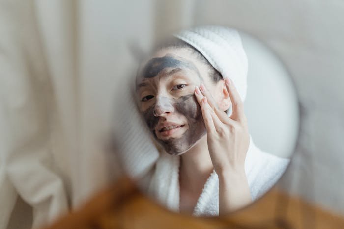 masaje facial con mascarilla